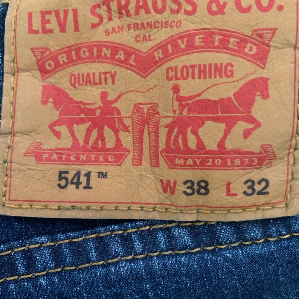 Levi's Men's Relaxed Fit Jeans in Blue